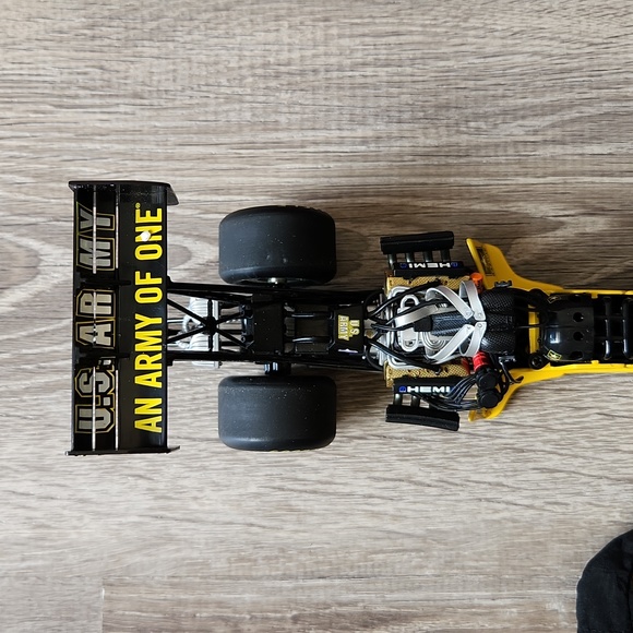 2005 Tony Schumacher Sarge US Army Of One Top Fuel Dragster - Picture 2 of 12